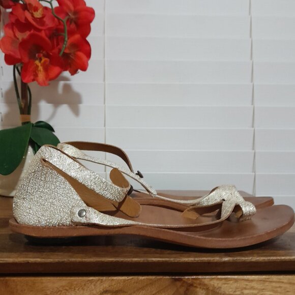 SOLD🟠🟠🟠🟠🟠🟠CYDWOQ Tomcat Sandal Metallic Gold White  SZ40 (9) Preowned - Picture 5 of 12